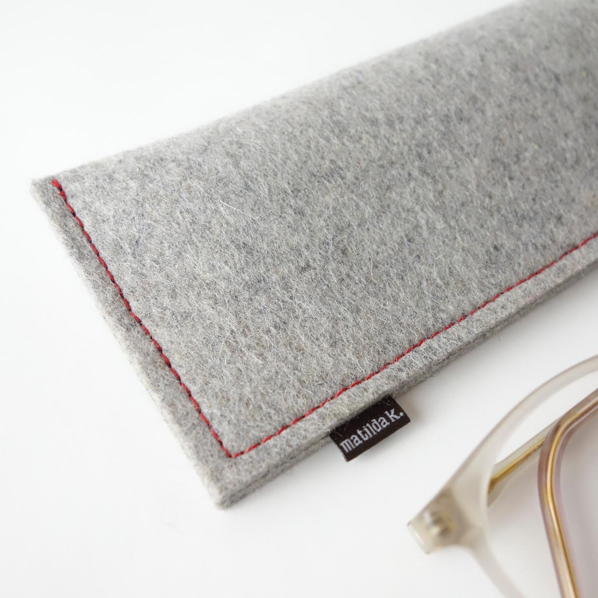 Brillenetui Zum Einstecken Aus Wollfilz Hellgrau Naht Rot 6 Brillenetui Einstecketui fuer Brille aus dickem Wollfilz