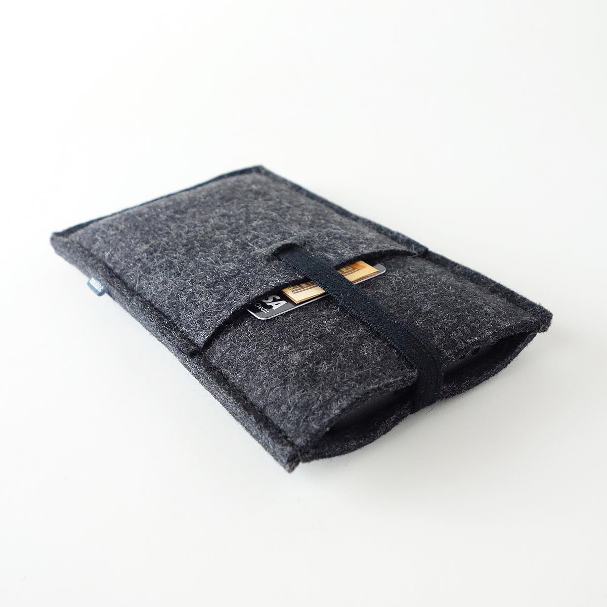Handyhuelle Mit Einstecktasche Aus Wollfilz Gross Anthrazit Mit Gummiband Schwarz Matilda K 5 Handyhuelle iPhone Pro Mit Einstecktasche Aus Wollfilz Anthrazit Mit Gummiband Schwarz