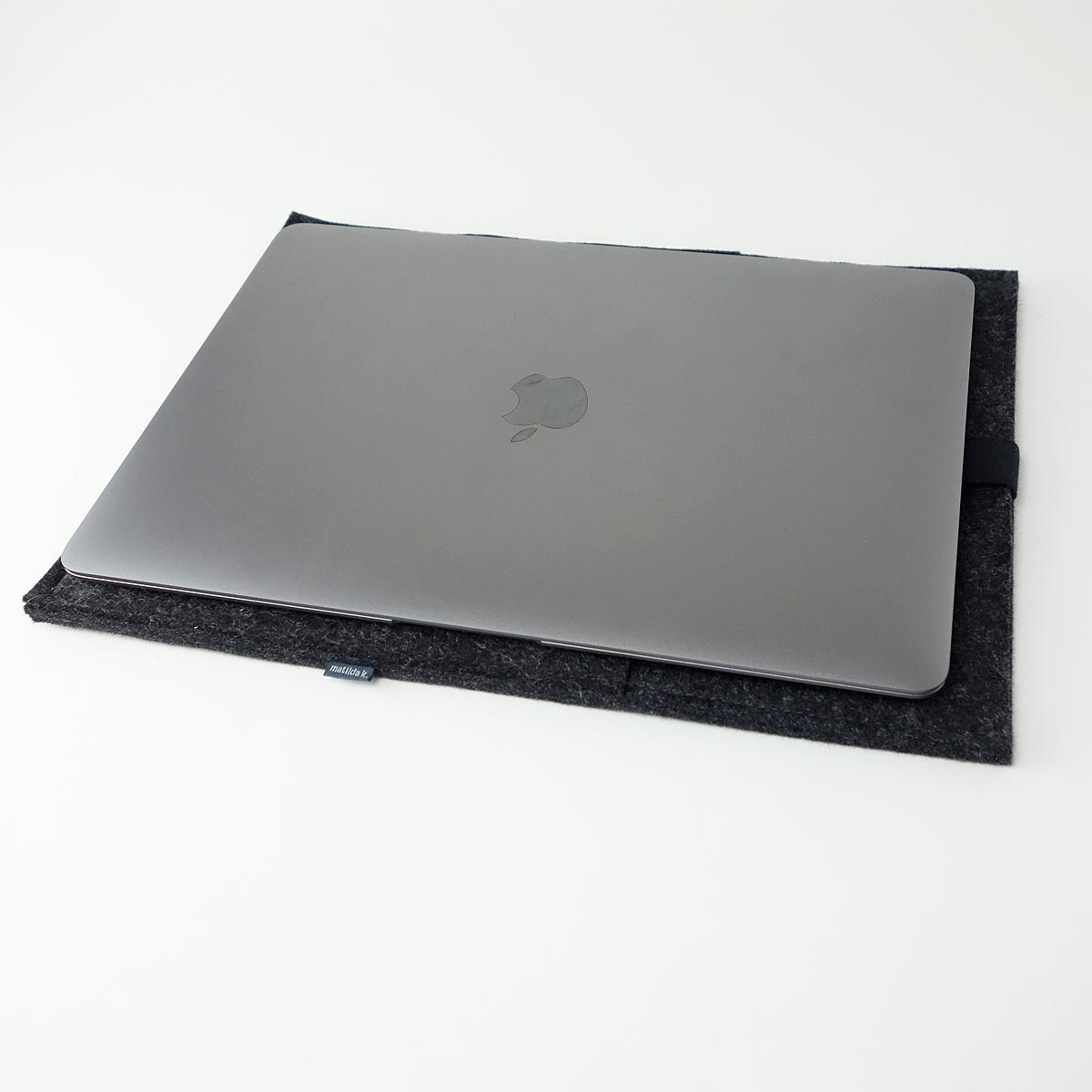 Laptophuelle Aus Wollfilz Minimalistisch Mit Einstecktasche Gummiband Apple Macbook 13 14 16 Zoll Matilda K 5 Laptophuelle Aus Wollfilz Minimalistisch Mit Einstecktasche Gummiband Apple Macbook 13 14 16 Zoll