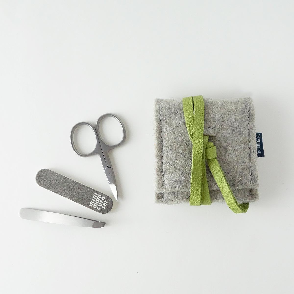 Mini Manikuere Set Aus Wollfilz Hellgrau Lederband Hellgruen Matilda K 1 Mini Manikuere Set Aus Wollfilz Hellgrau Lederband Hellgruen Matilda K