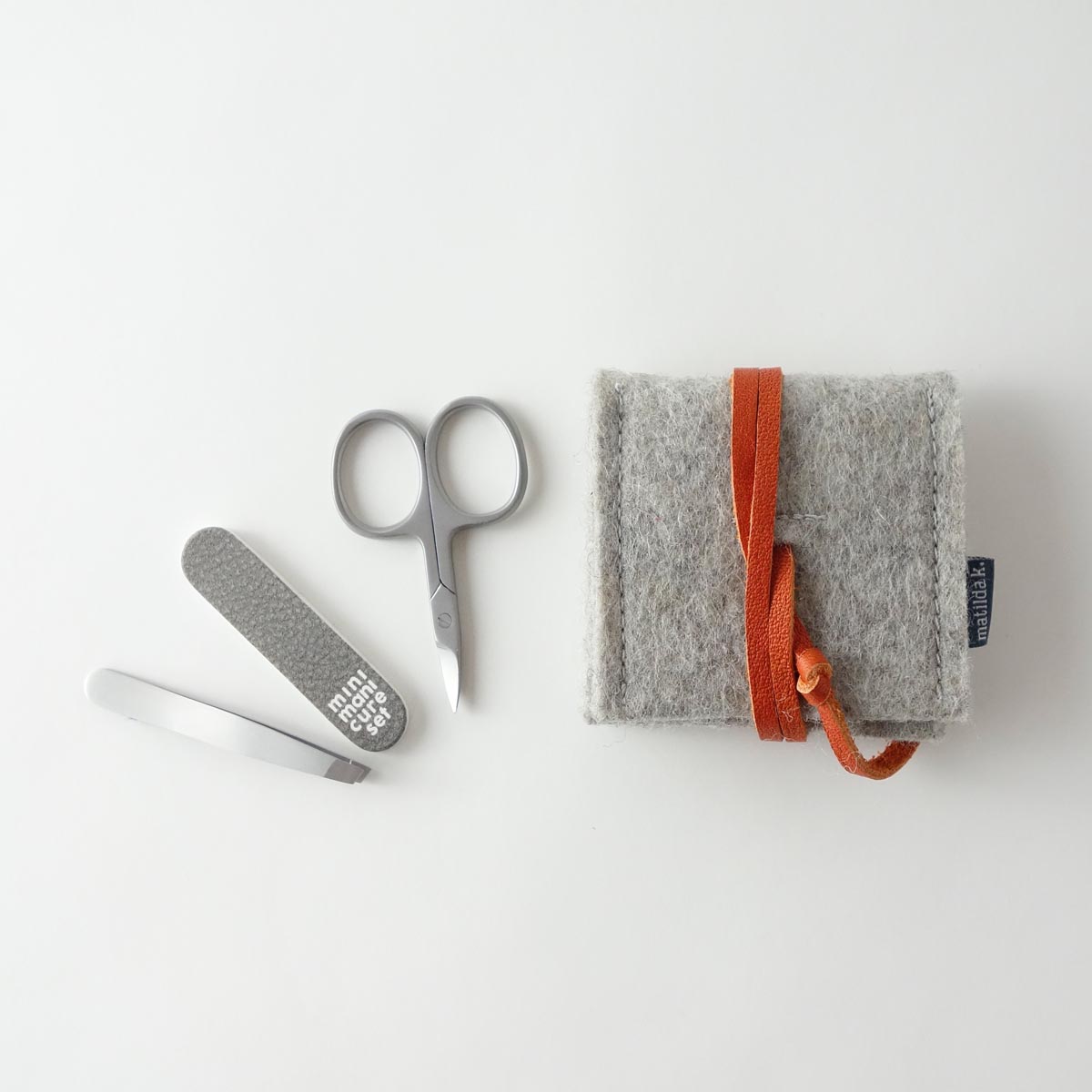 Mini Manikuere Set Aus Wollfilz Hellgrau Lederband Orange Matilda K 1 Mini Manikuere Set Aus Wollfilz Hellgrau Lederband Orange Matilda K