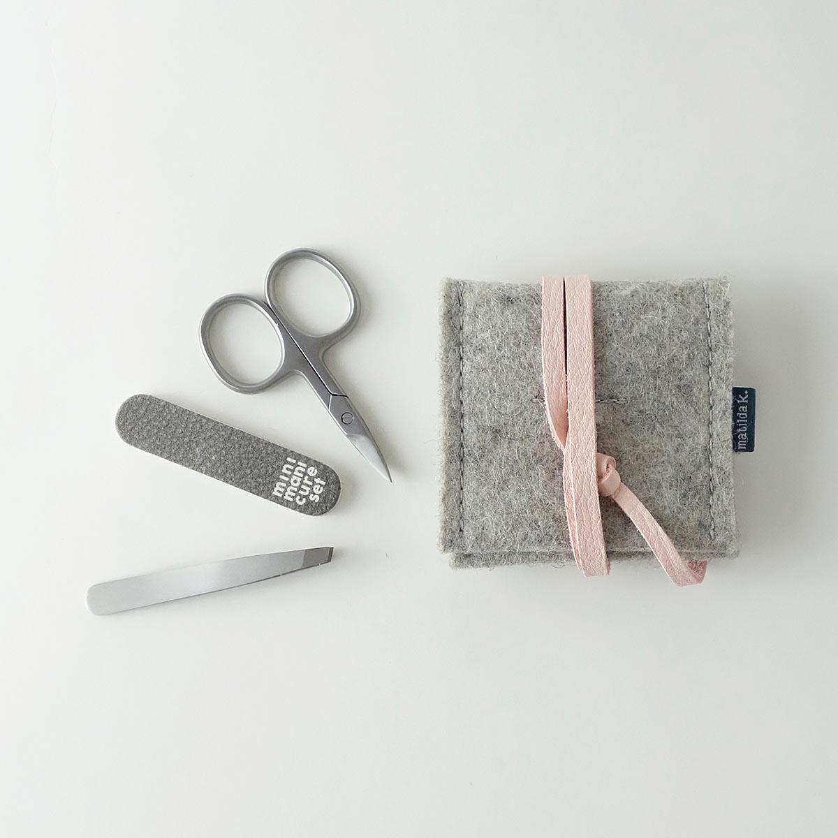 Mini Manikuere Set Aus Wollfilz Hellgrau Lederband Rosa Matilda K 1 Mini Manikuere Set Aus Wollfilz Hellgrau Lederband Rosa Matilda K