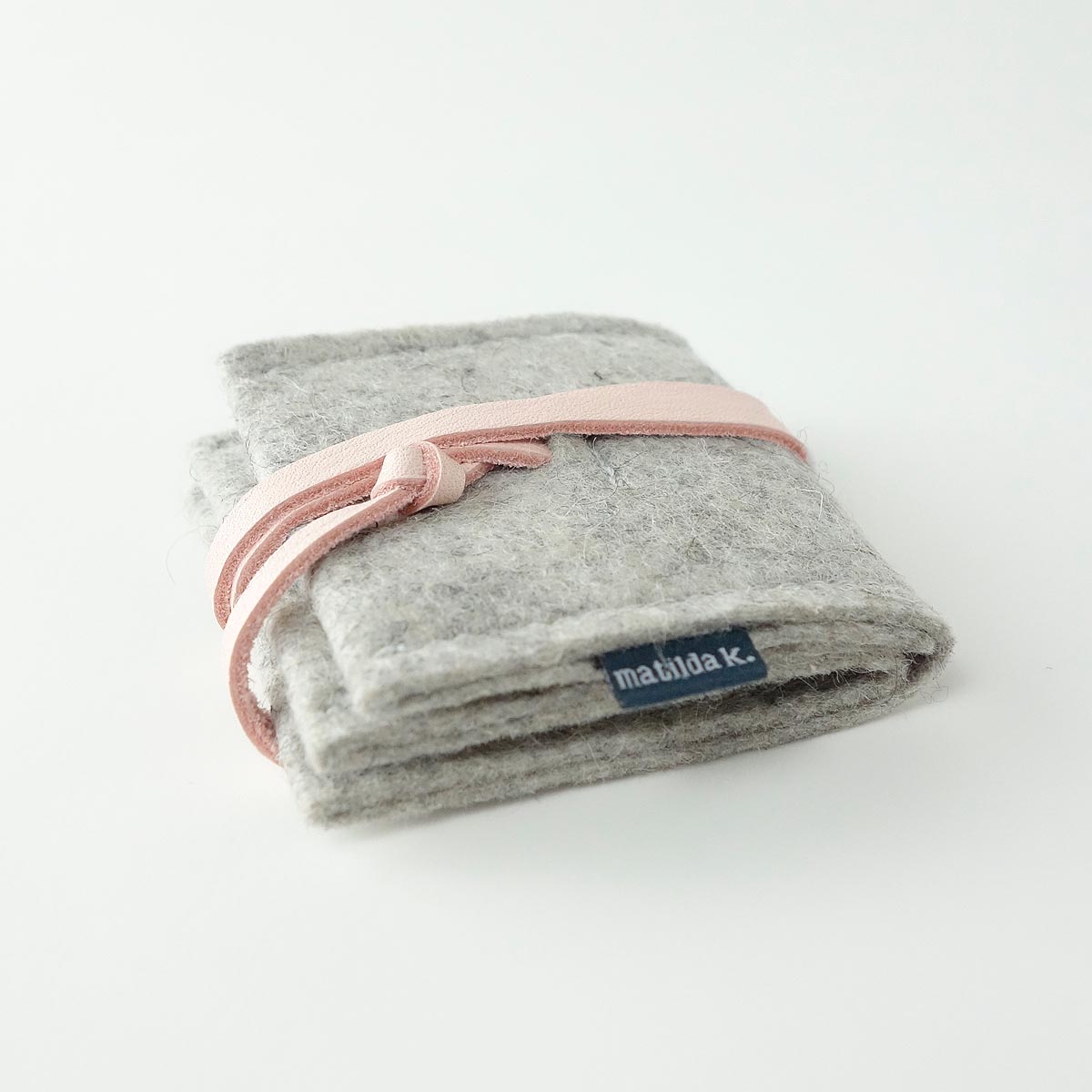 Mini Manikuere Set Aus Wollfilz Hellgrau Lederband Rosa Matilda K 4 Mini Manikuere Set Aus Wollfilz Hellgrau Lederband Rosa Matilda K