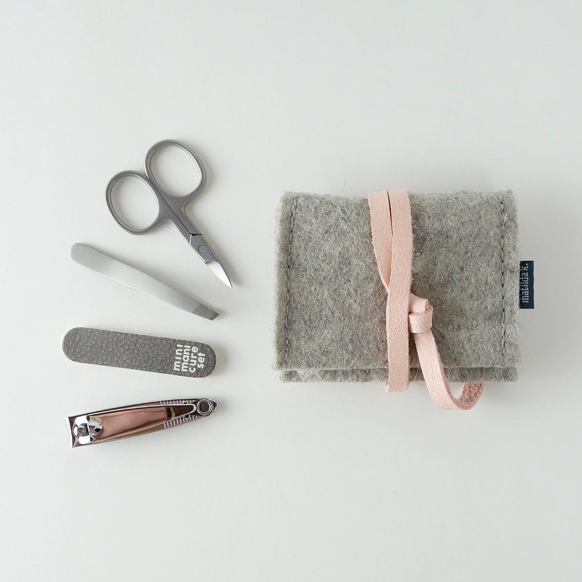 Mini Manikuere Set Jacob Aus Wollfilz Hellgrau Lederband Rosa Matilda K