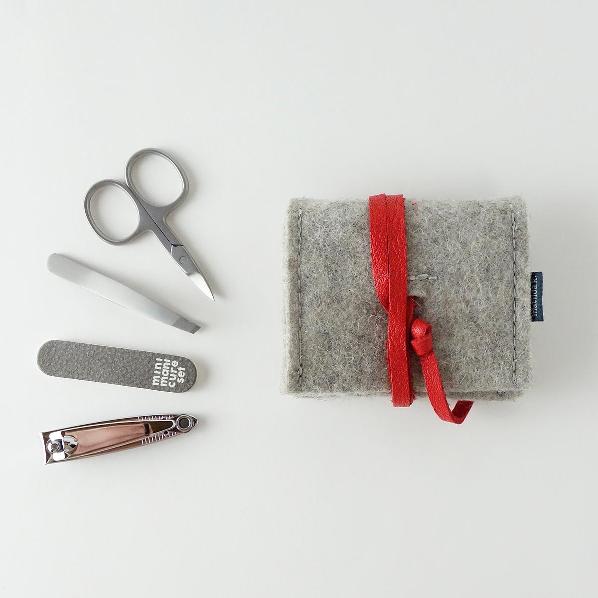 Mini Manikuere Set Jacob Aus Wollfilz Hellgrau Lederband Rot Matilda K