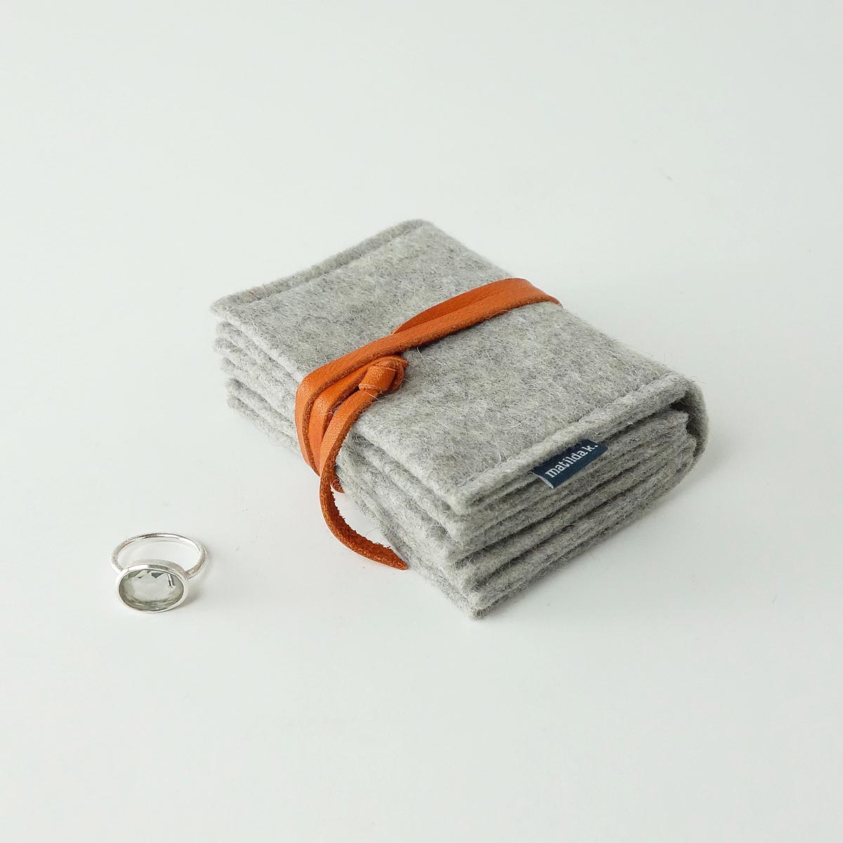 Schmuckaufbewahrung M Minimalistisch Aus Wollfilz Hellgrau Lederband Orange Matilda K