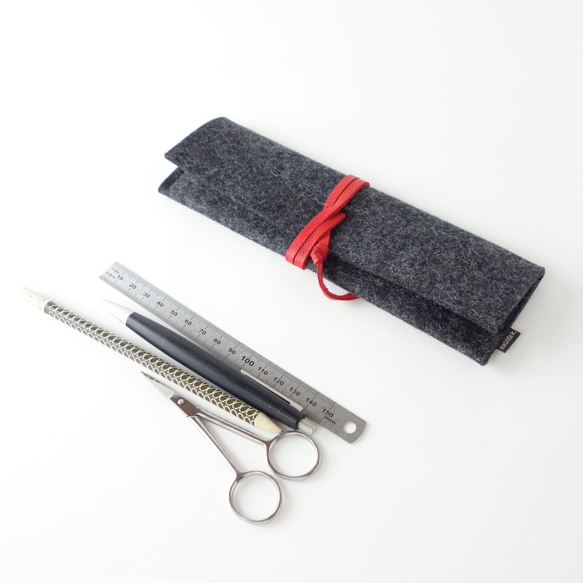 Stiftemaeppchen Aus Wollfilz Anthrazit Lederband Rot Matilda K 4 Stiftemaeppchen Aus Wollfilz Anthrazit Lederband Rot Matilda K