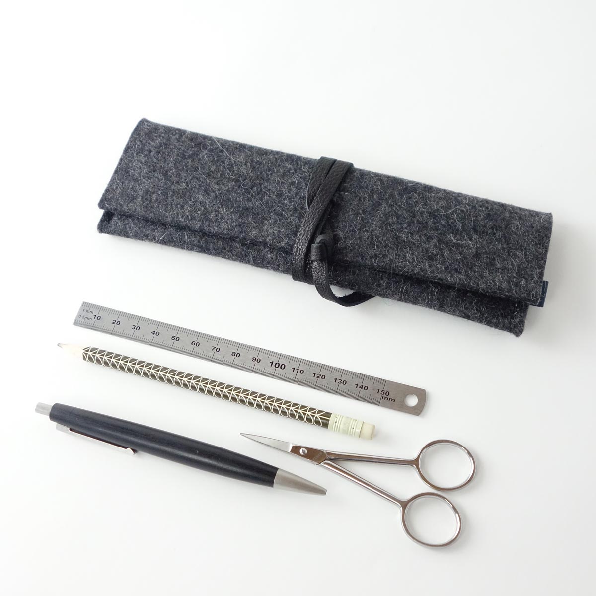 Stiftemaeppchen Aus Wollfilz Anthrazit Lederband Schwarz Matilda K 3 Stiftemaeppchen Aus Wollfilz Anthrazit Lederband Schwarz Matilda K