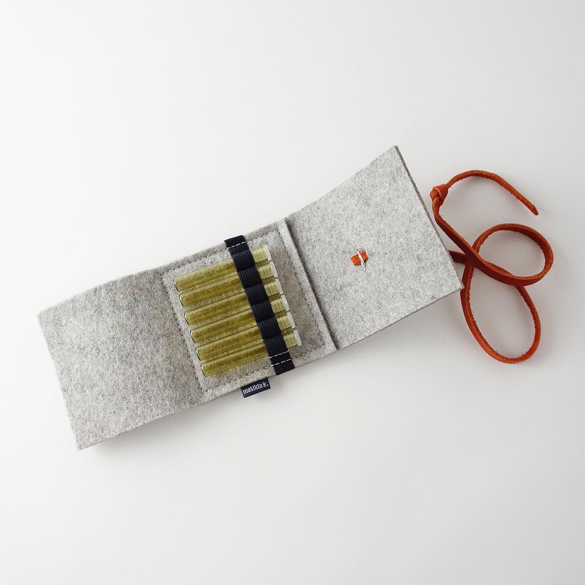 Taschenapotheke Globuli 6 Aus Wollfilz Hellgrau Verschlussband Leder Orange