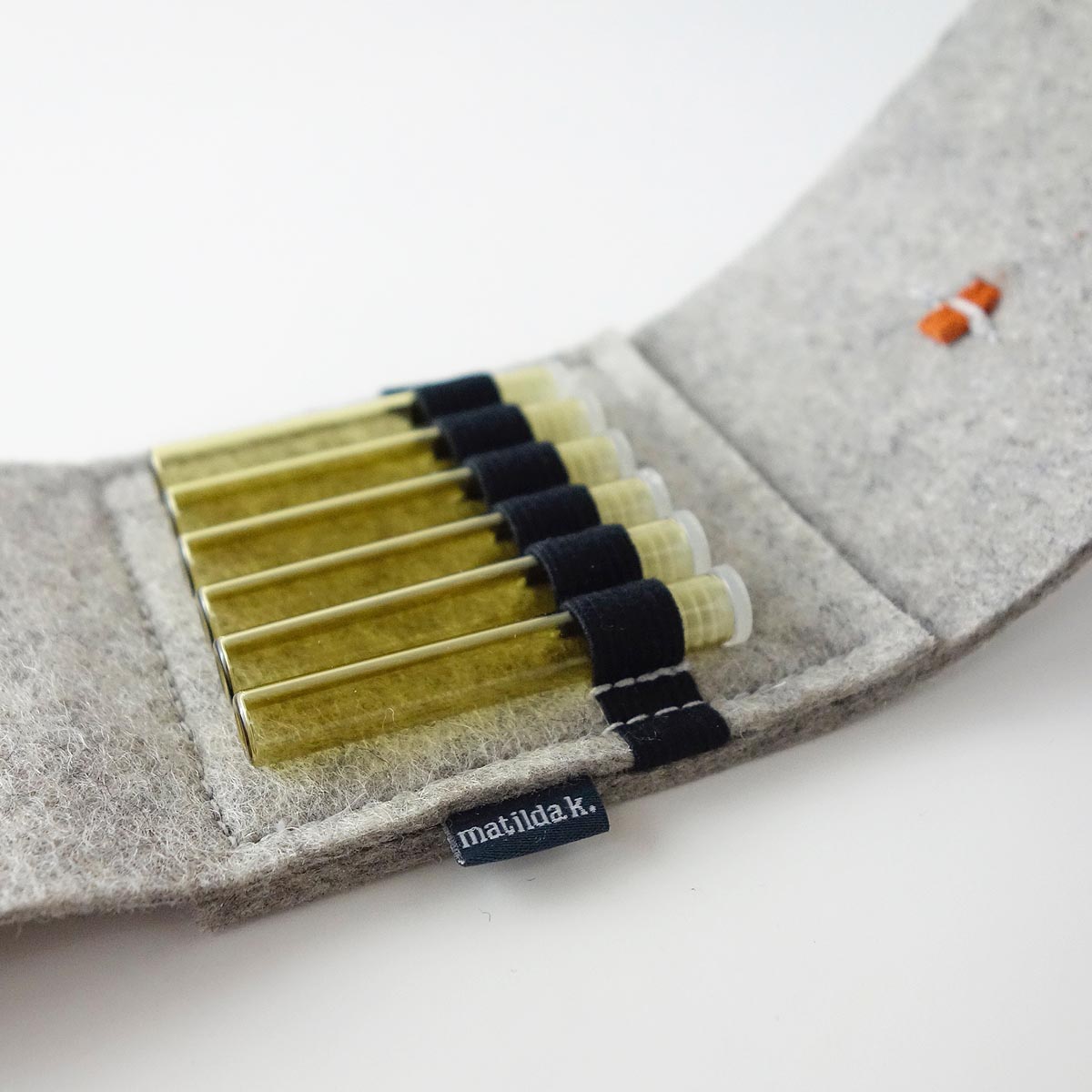 Taschenapotheke Globuli 6 Aus Wollfilz Hellgrau Verschlussband Leder Orange