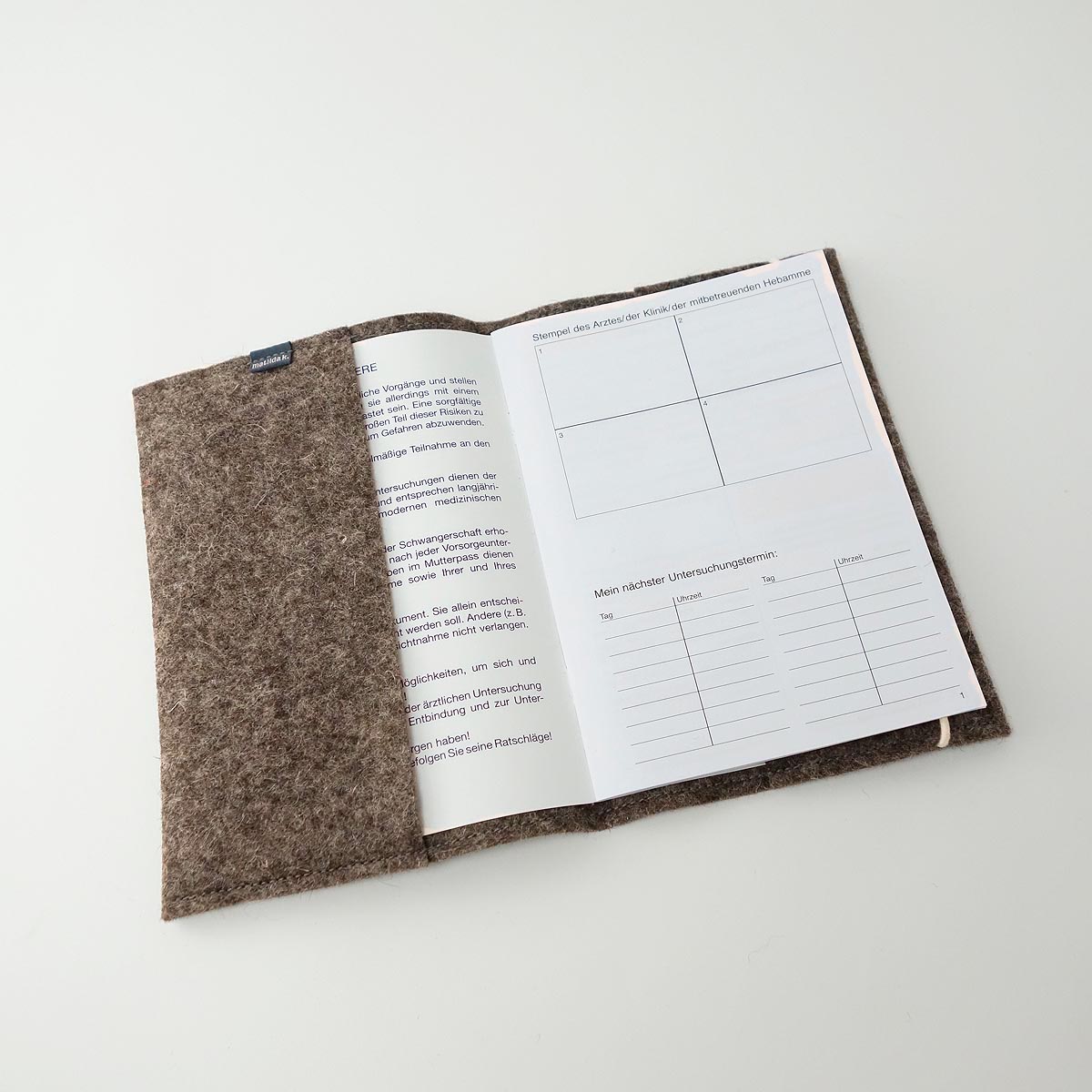 Umschlag Mutterpass Minimlistisch Aus Wollfilz Braun Mit Applikation Rot 3 Umschlag Mutterpass Minimlistisch Aus Wollfilz Braun Mit Applikation Rot Matilda k