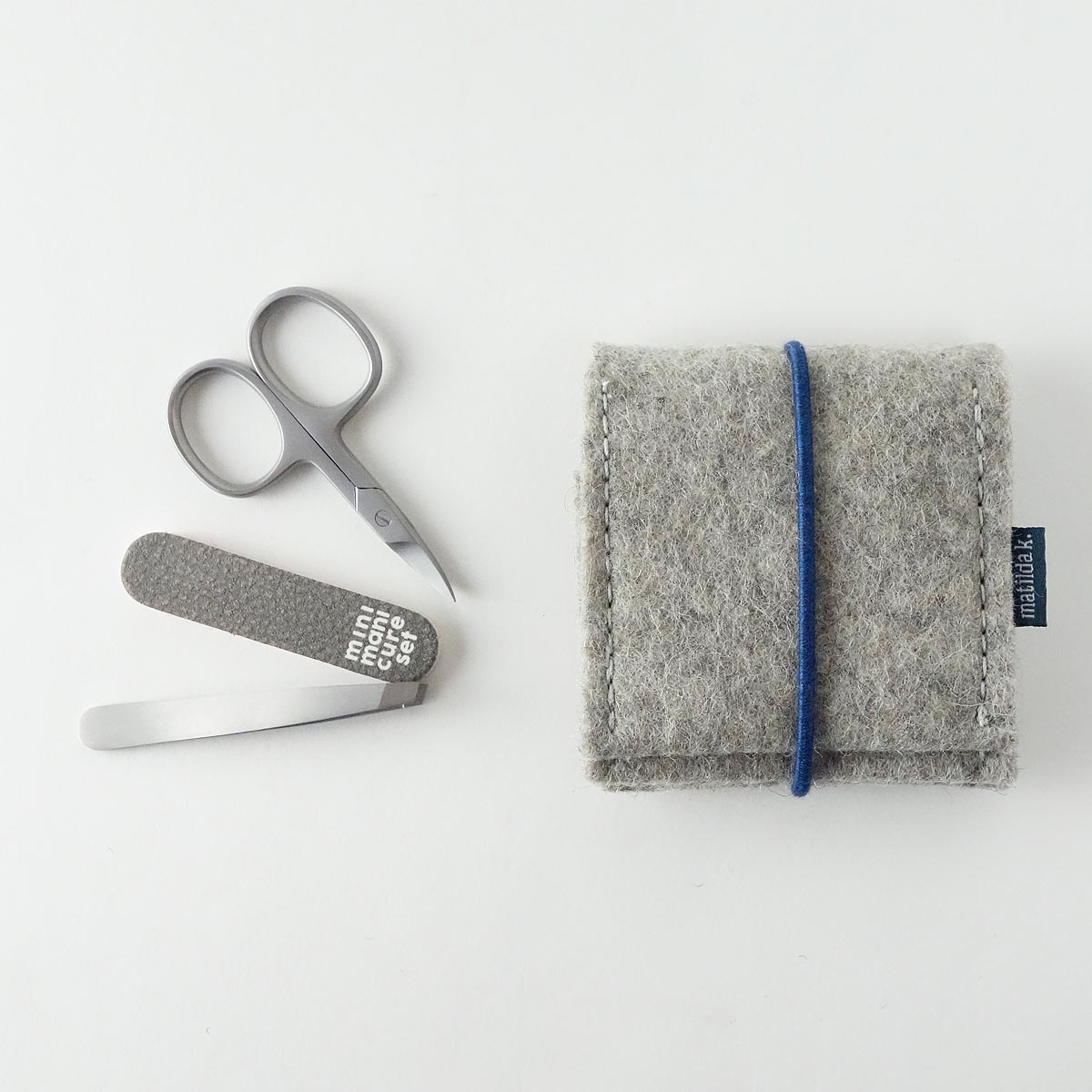Mini Manikuere Set Aus Wollfilz Hellgrau Mit Rundgummi Dunkelblau Mini Manikuere Set Aus Wollfilz Hellgrau Mit Rundgummi Dunkelblau