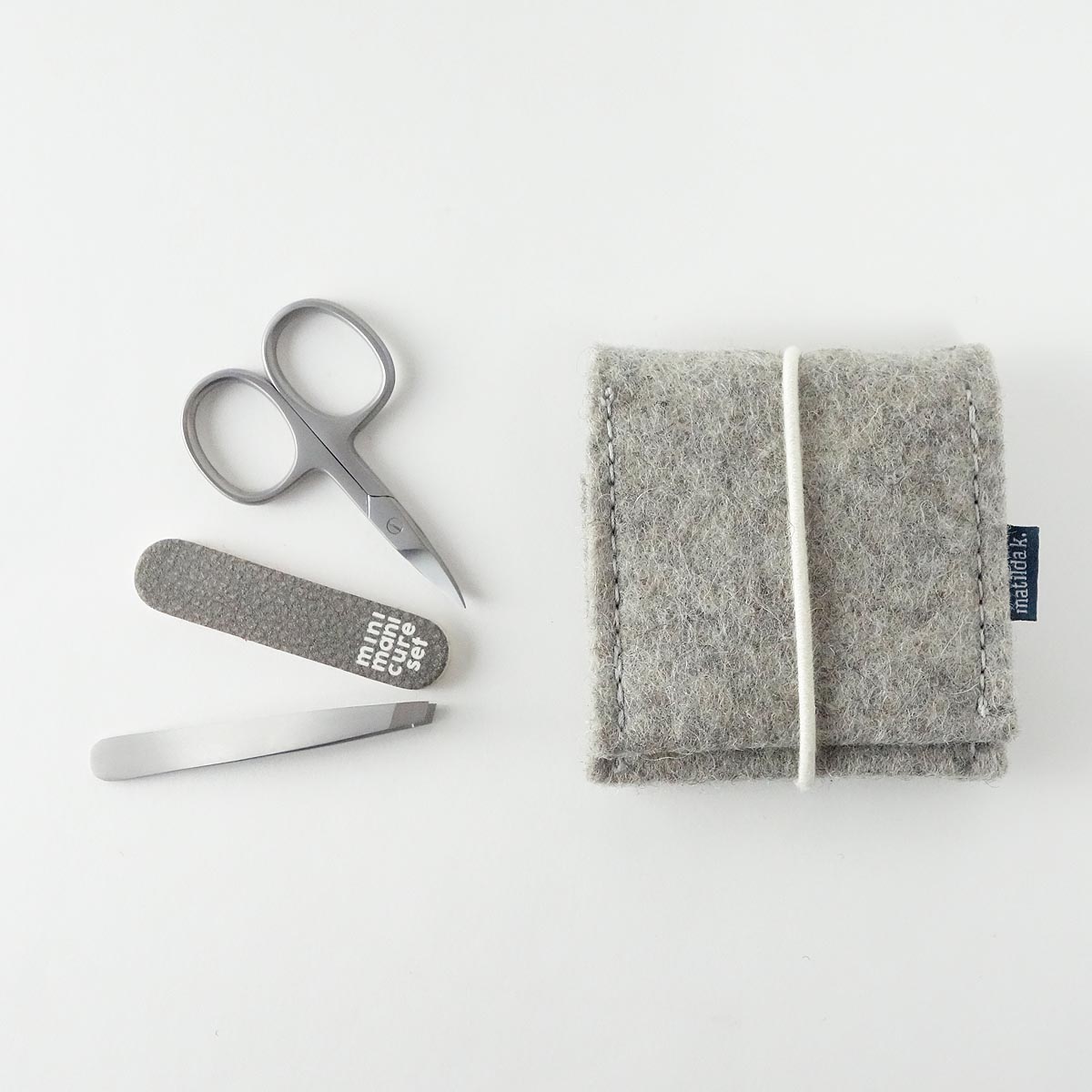 Mini Manikuere Set Aus Wollfilz Hellgrau Mit Rundgummi Natur Mini Manikuere Set Aus Wollfilz Hellgrau Mit Rundgummi Natur