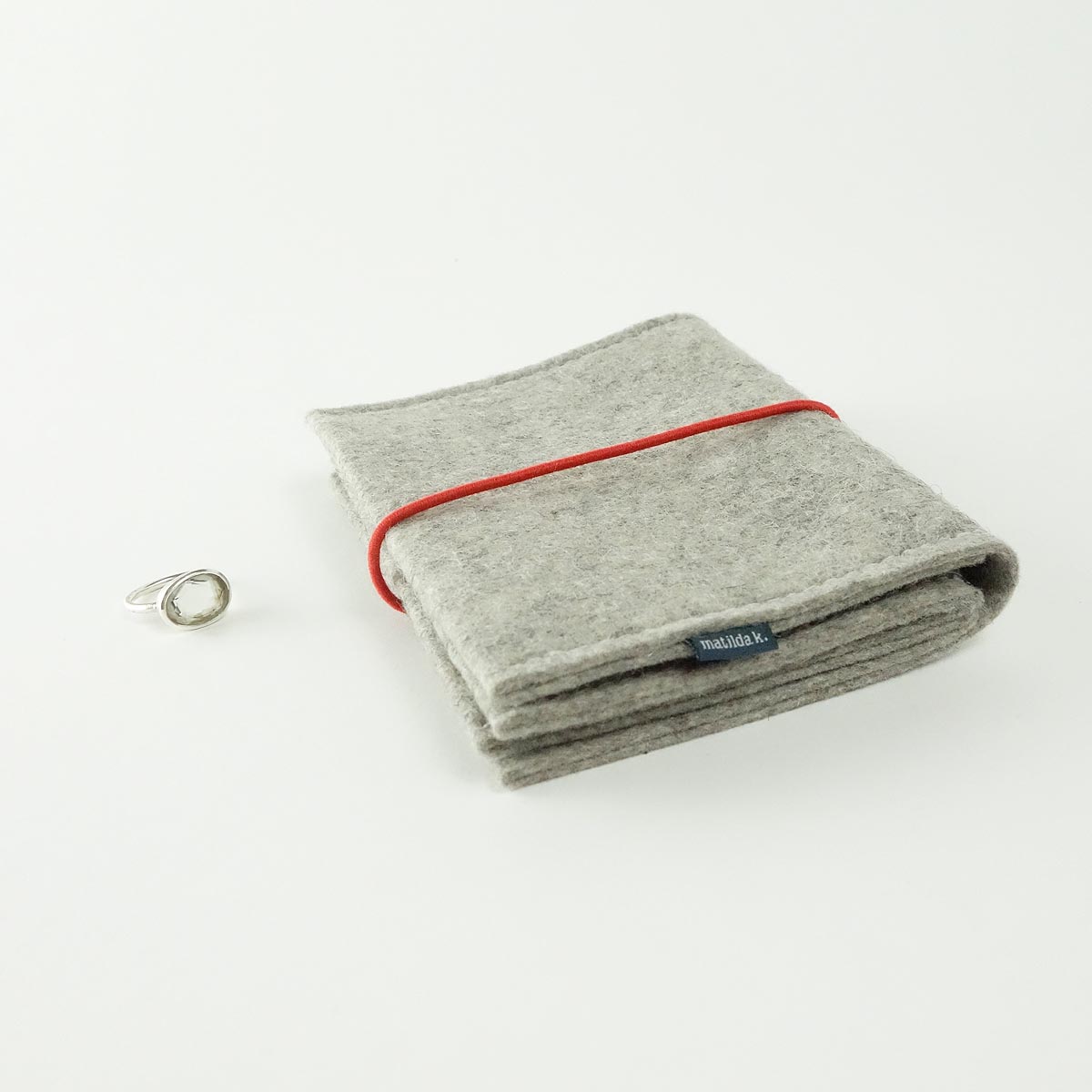 Schmuckaufbewahrung Gross Aus Wollfilz Hellgrau Rundgummi Rot Matilda K