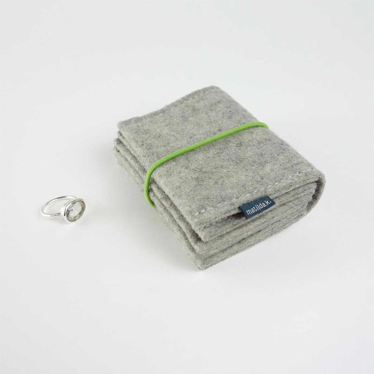 Schmucketui Minimalistisch Aus Wollfilz Hellgrau Mit Rundgummi Hellgruen Matilda K