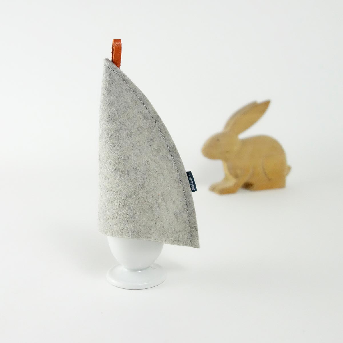 Eierwaermer Eierhuetchen Minimalistisch Lilli Aus Wollfilz Hellgrau Orange Styling Matilda K 14 eierwaermer-eierhuetchen-minimalistisch-lilli-aus-wollfilz-matilda-k