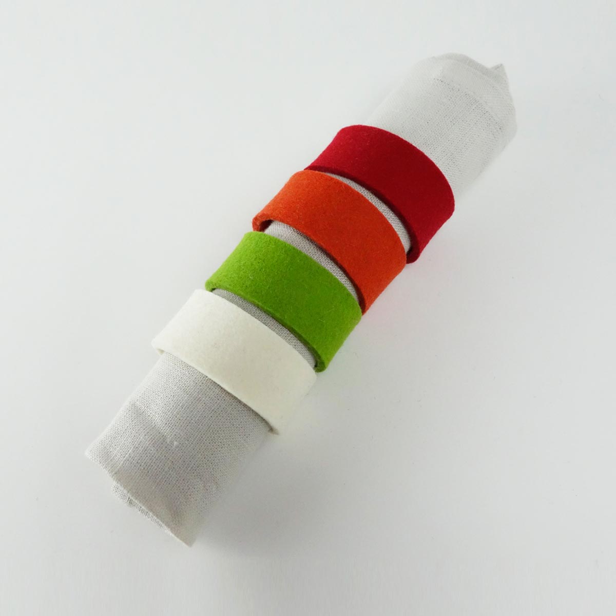 serviettenringe-aus-wollfilz-rottoene-ava-tischdekoration