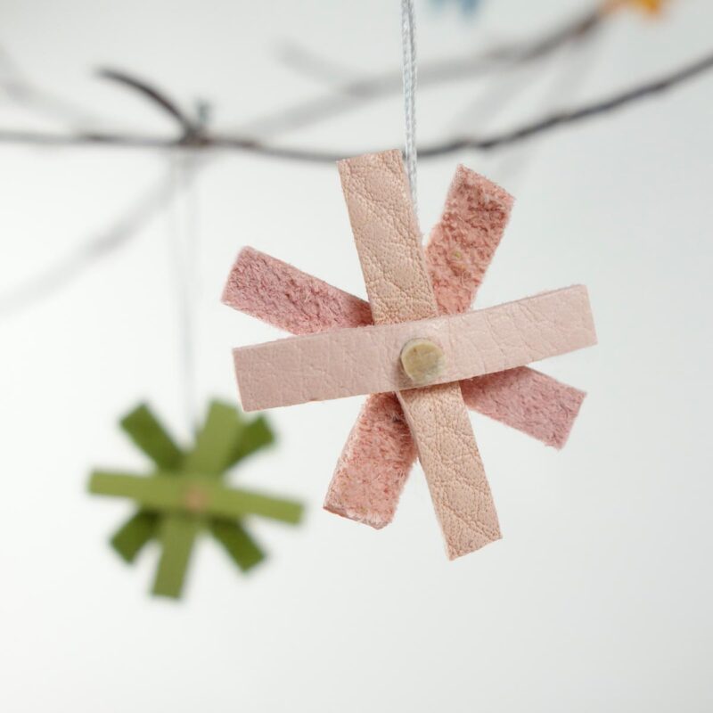 bunte-bluetensternechen-anhaenger-stern-bluemchen-upcycling-leder-rosa-matilda-k.