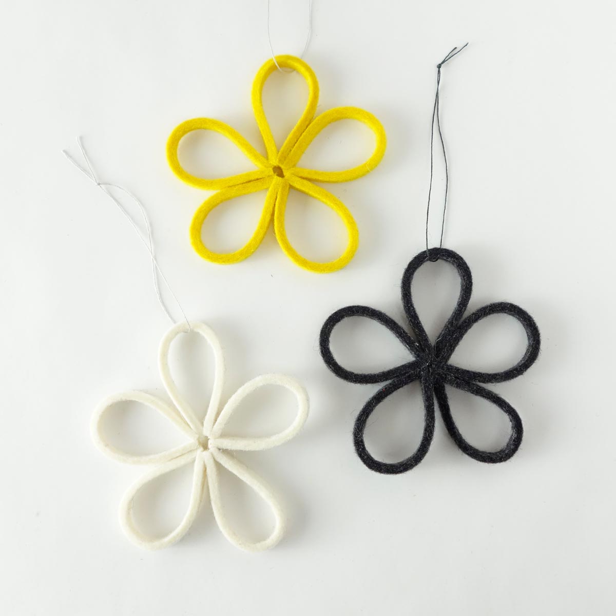 Blueten Aus Wollfilz 3 Anthrazit Weiss Yellow Matilda K