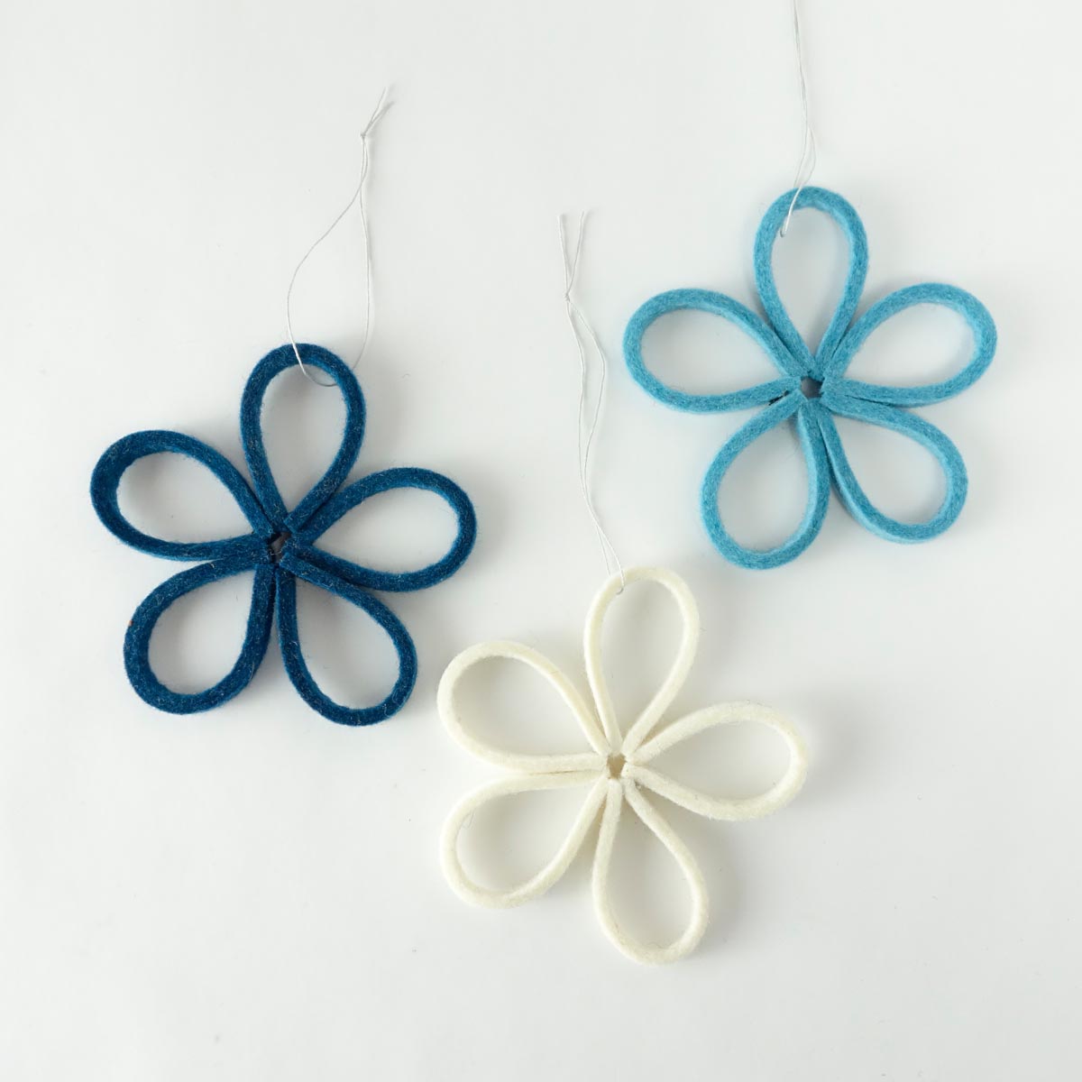 Blueten Aus Wollfilz 3 Blau Weiss Matilda K